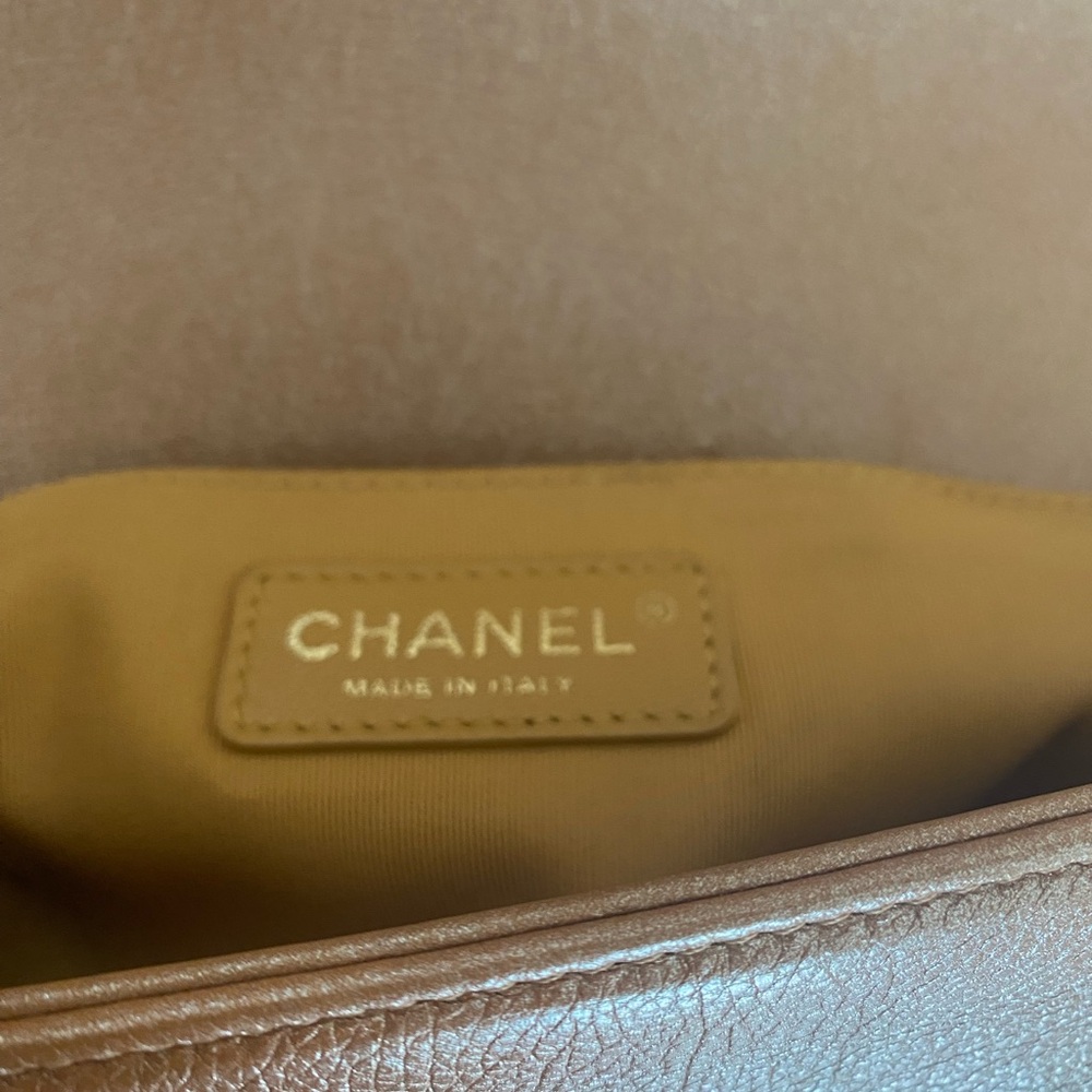 Chanel Le Boy Medium iridescent Bronze rose gold with Gold hardware - Picture 7 of 11
